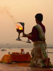 Brahmane_am_Ganges_in_Varanasi